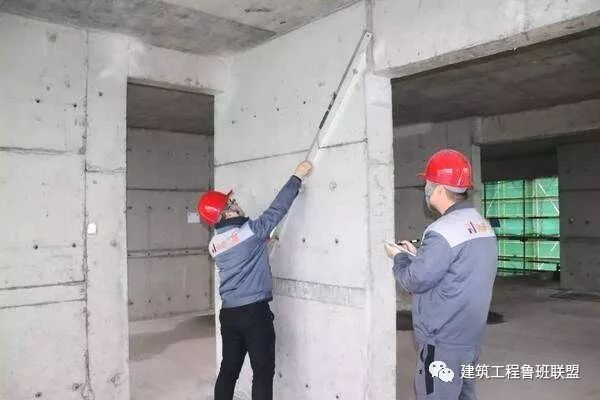 施工現(xiàn)場質量檢查的八字真經(jīng)：看、摸、敲、照、靠、量、吊、套  第5張