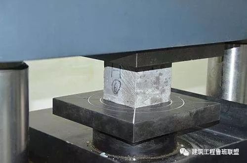 施工現(xiàn)場質量檢查的八字真經(jīng)：看、摸、敲、照、靠、量、吊、套  第9張